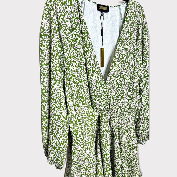 Alexia Admor Layla V-Neck Tiered Ruffle Dress Green Size 2X - Picture 4 of 6